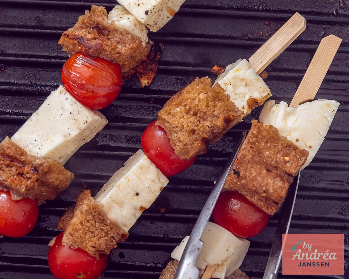 Grill the skewers with Halloumi on the grill plate