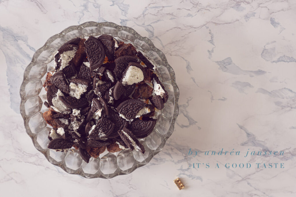 crumble the Oreo cookies
