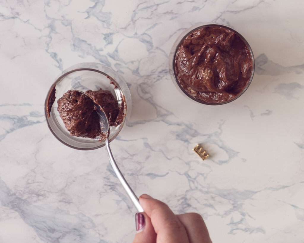 spoon chocolate mousse in glass