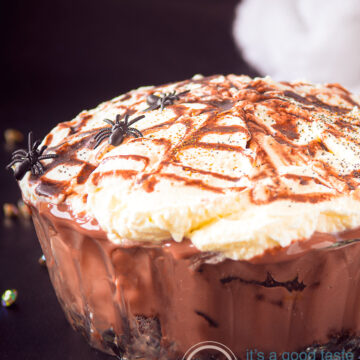 Spinnenweb trifle met Oreo