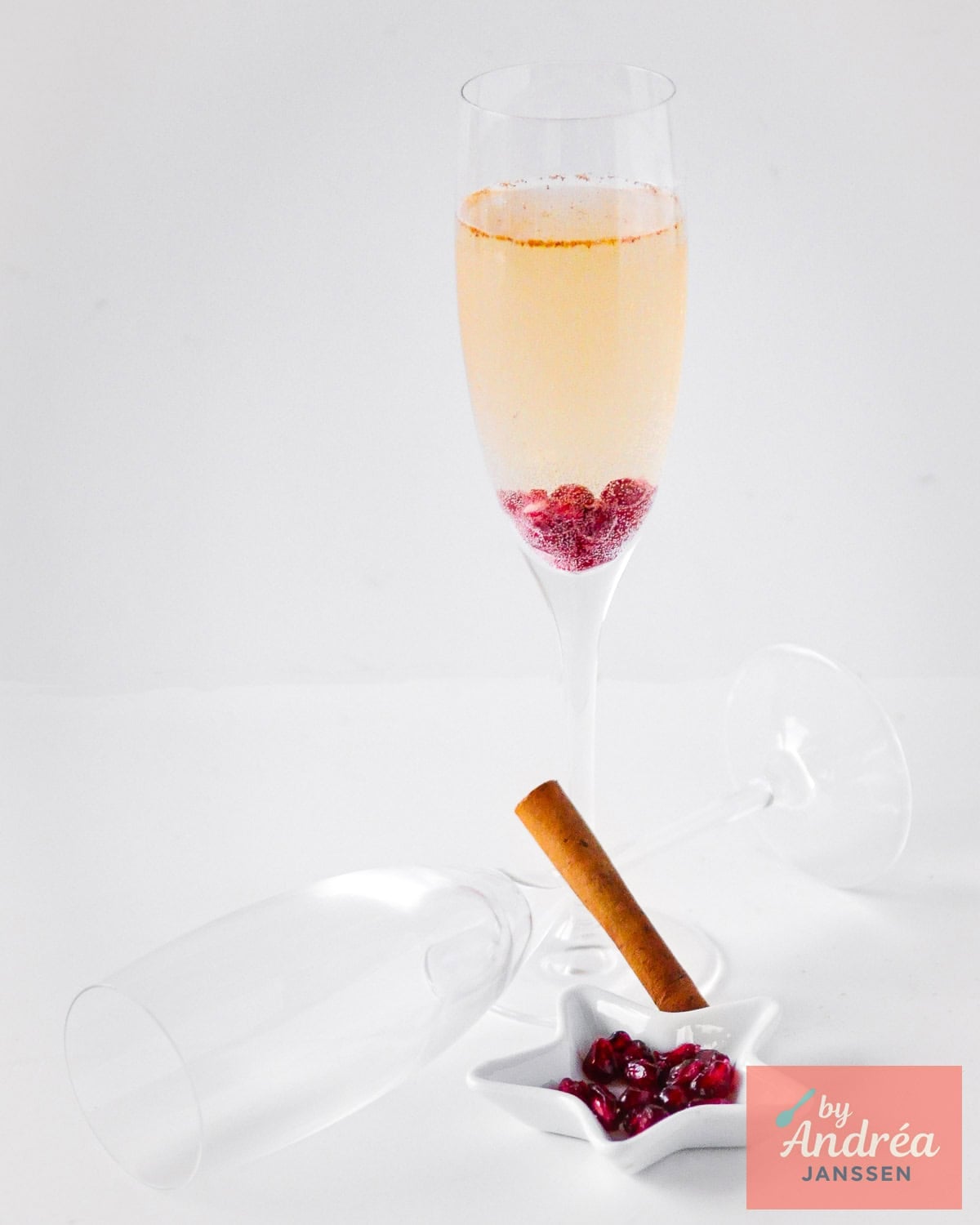 Easy Pomegranate Prosecco Holiday Drink
