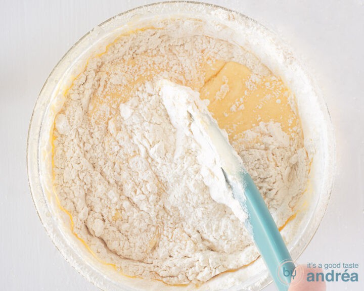 In a glass bowl, mix the flour through the batter.