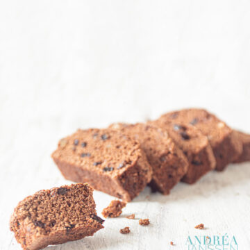 gingerbread cake with walnuts and currants