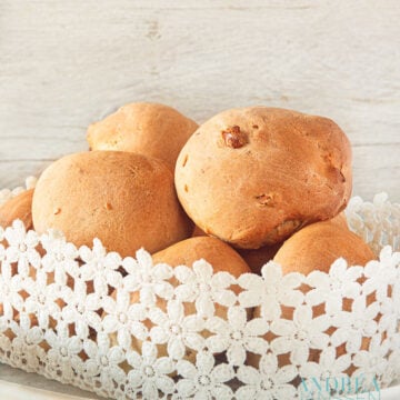 Orange rolls with walnuts