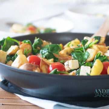 Spinach with feta and potatoes
