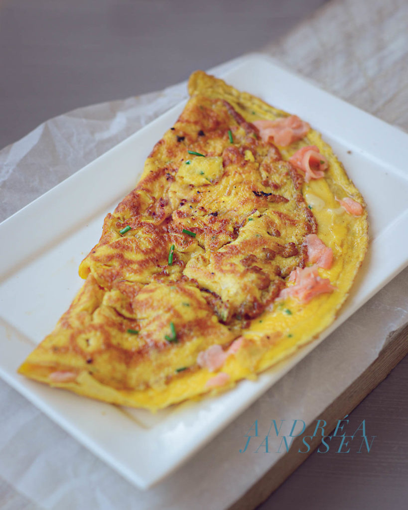Omelet with smoked salmon and chives