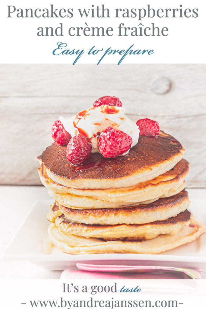 Pancakes with raspberries and crème fraîche