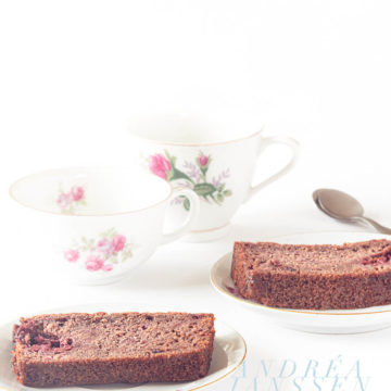 Chocolate cake with raspberries