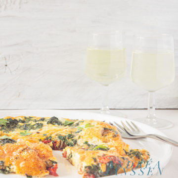 Frittata with spinach and tomato