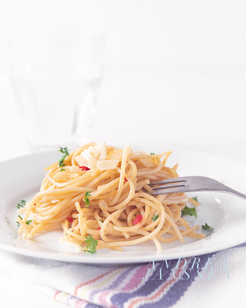 spaghetti olio e aglio (e pepperoni)
