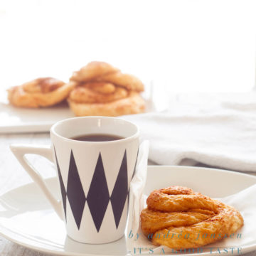 Zeeuwse bolussen (a Dutch traditional sweet bread)