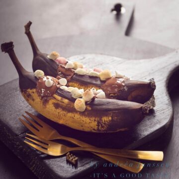 Banana boat with bourbon, chocolate and marshmallows
