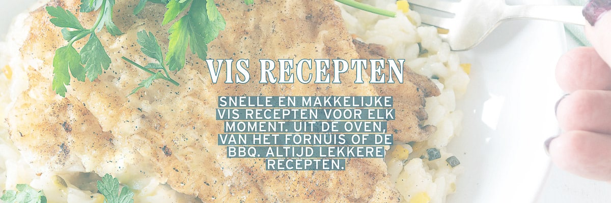 Een gepaneerde kabeljauw op een bedje van risotto. Een tekst overlay vis recepten snelle en makkelijke vis recepten voor elk moment. Uit de oven, van het fornuis of de BBQ. Altijd lekkere Recepten