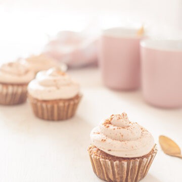 A tart plate with Tiramisu cupcakes and cocoa