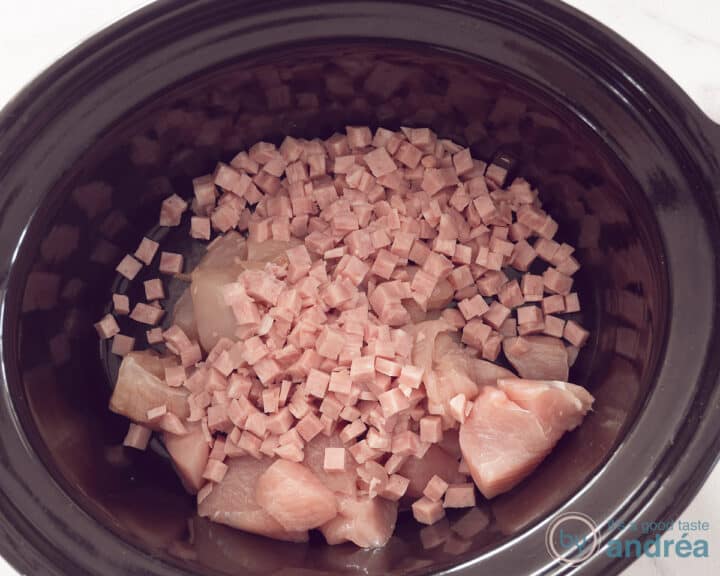 Ham cubes and chicken in the slow cooker
