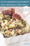 Part of a white dish filled with kale mash with bacon and meatballs with gravy. A text at the top: easy recipe, Dutch boerenkoolstamppot with meatballs and gravy