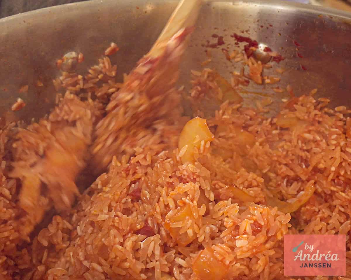 Fry rice in seasonings in the pan.