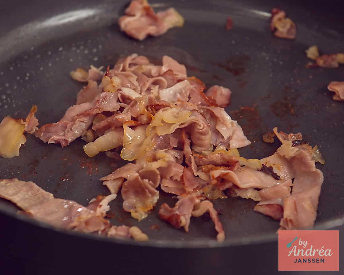 A frying pan used to fry bacon